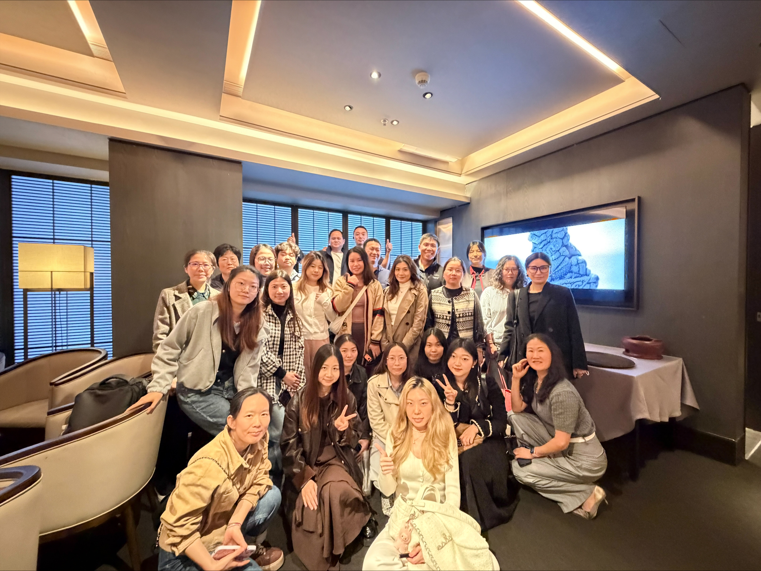 Shenzhen office team group thumbnail